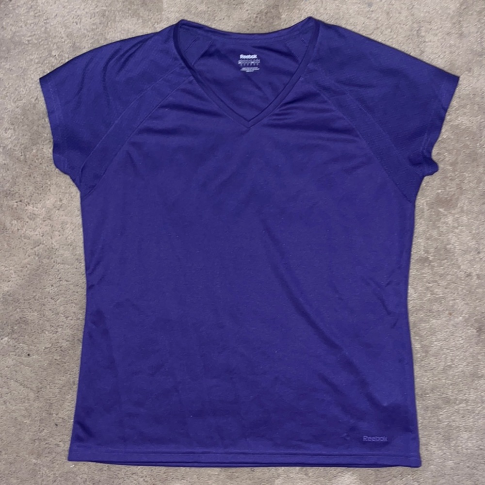 Reebok purple v-neck t-shirt. women’s large